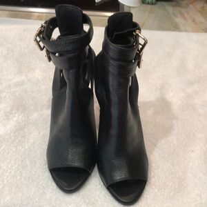 Unique Burberry 4 inches boots